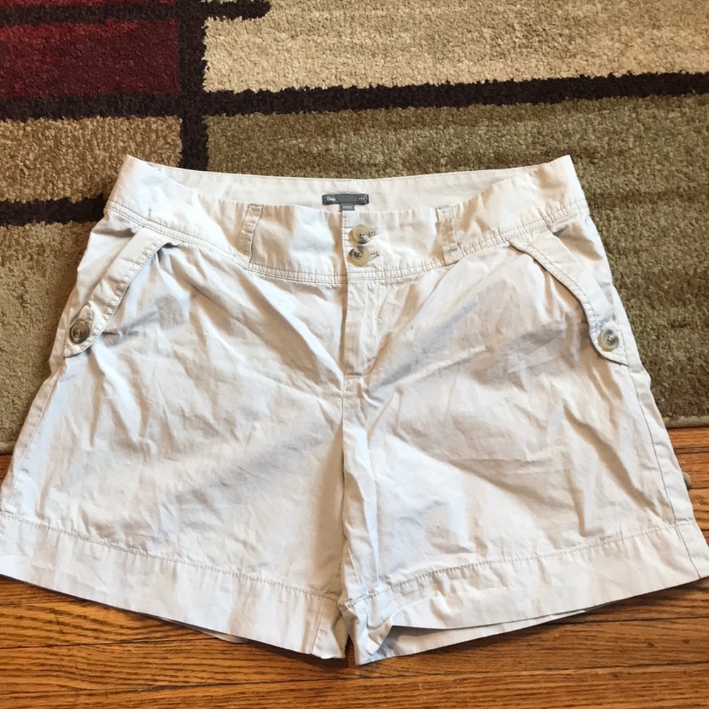 Gap light Khaki Cuff Shorts